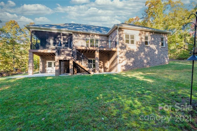 Property image 3 at 300 Oak Knoll, Hildebran, NC 28637