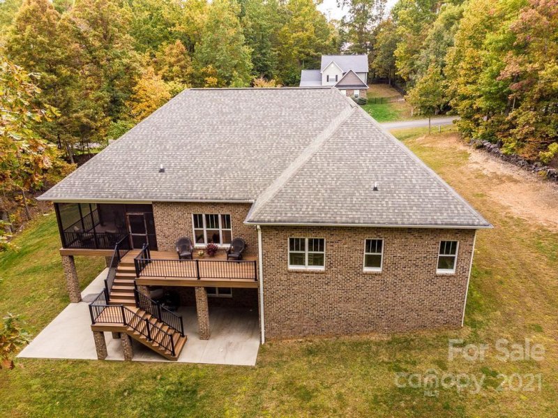 Property image 4 at 300 Oak Knoll, Hildebran, NC 28637