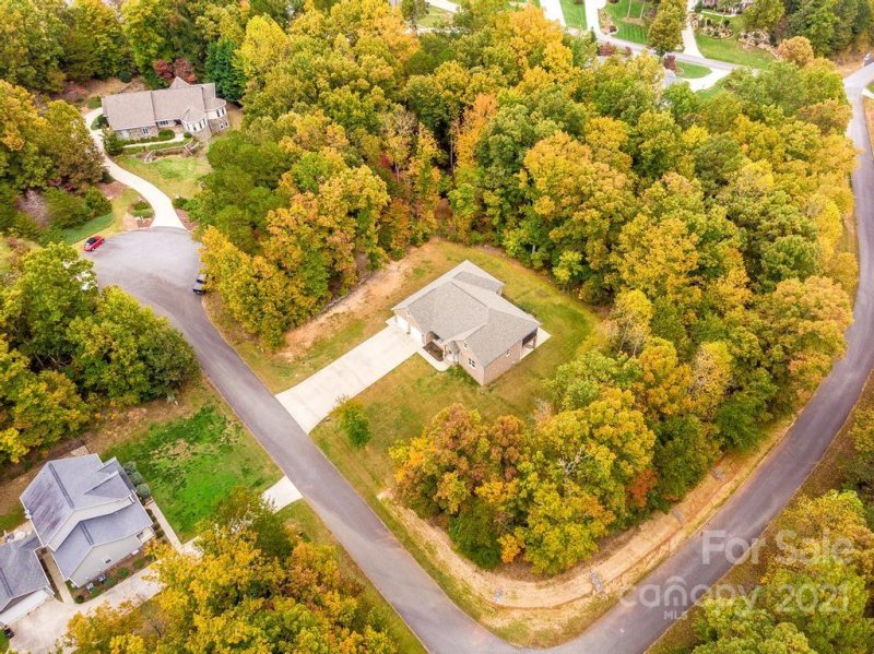 Property image 5 at 300 Oak Knoll, Hildebran, NC 28637