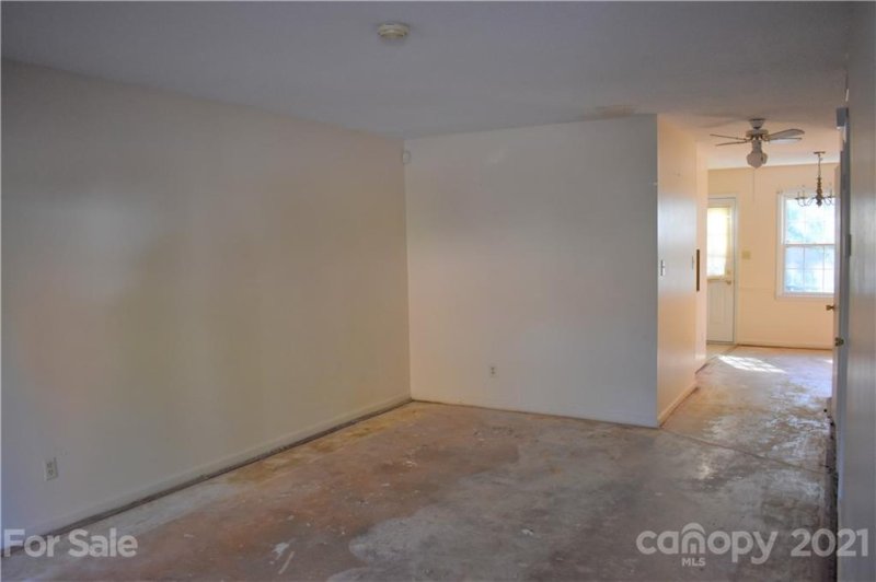 Property image 2 at 921 Nottingham Drive, Gastonia, NC 28054