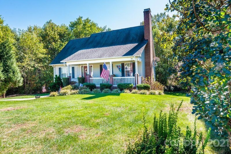 Property image 3 at 1002 4th Street, Conover, NC 28613