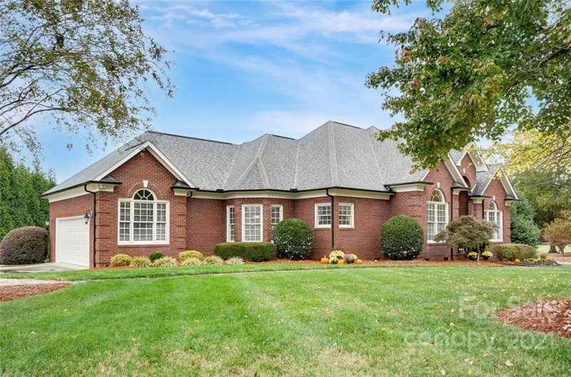 Property image 2 at 1000 Nickalaus Drive, Matthews, NC 28104