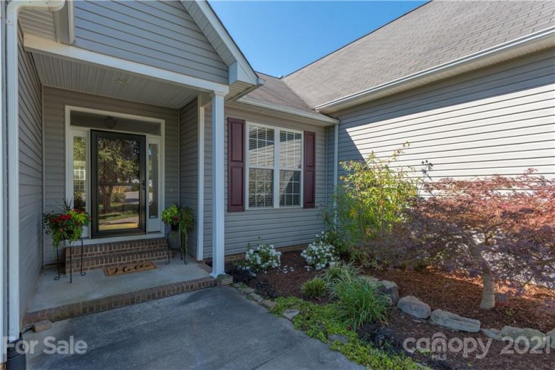 Property image 3 at 412 Silo Drive, Asheville, NC 28806