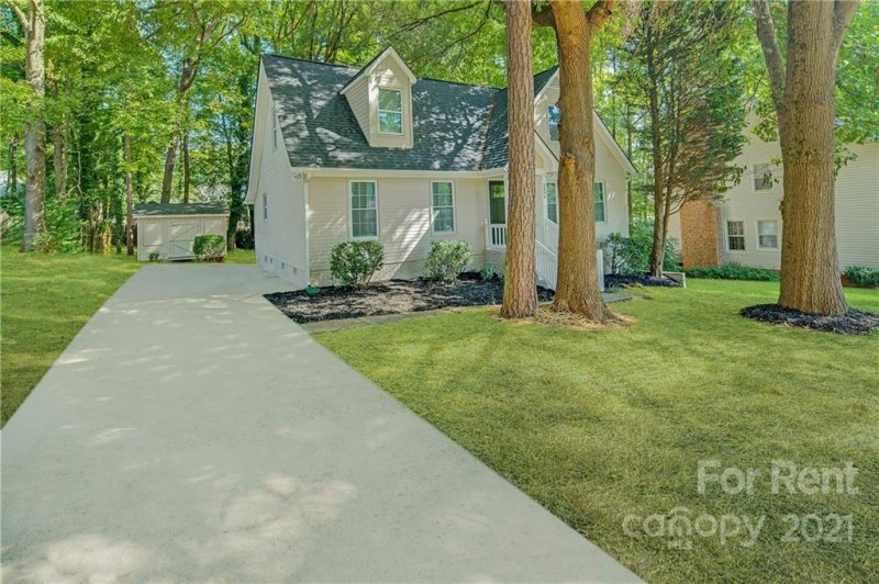 Property image 2 at 5806 Katrine Court, Charlotte, NC 28208