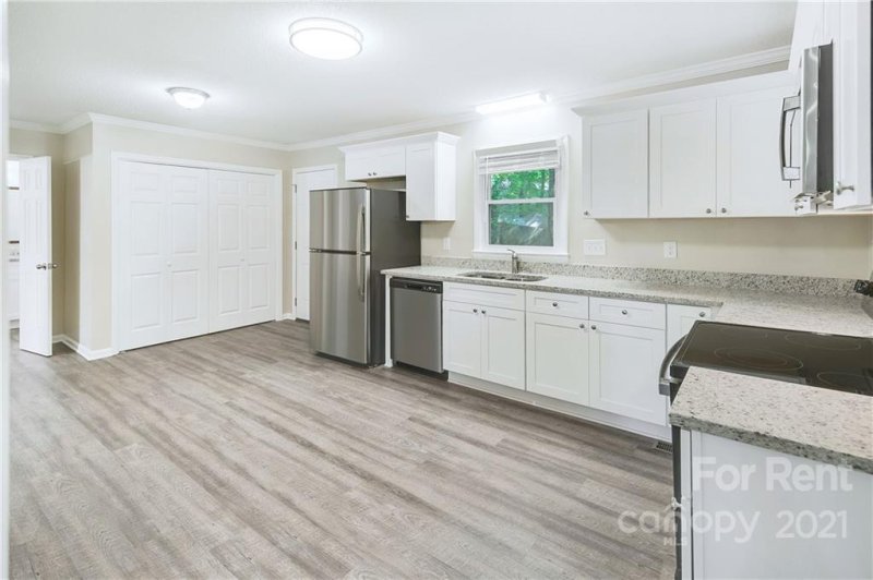 Property image 4 at 5806 Katrine Court, Charlotte, NC 28208