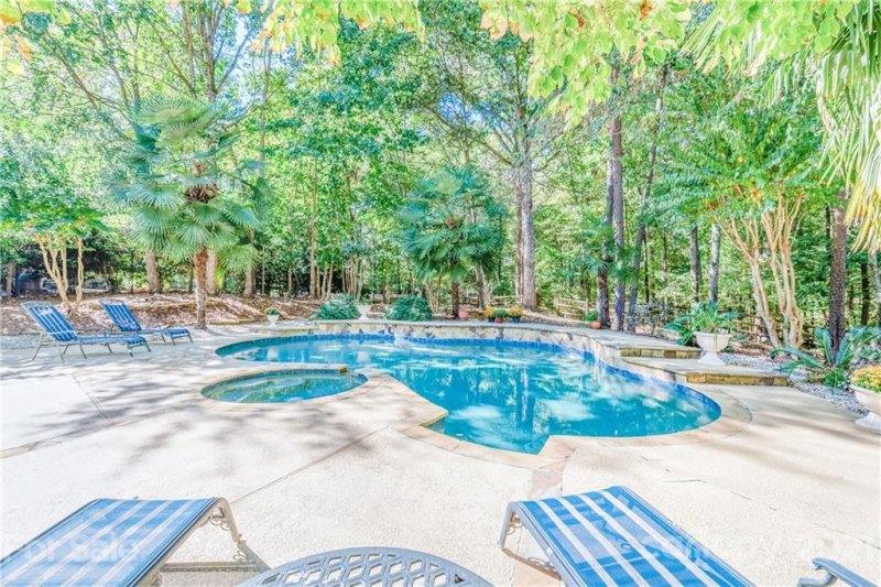 Property image 5 at 10022 Woodview Circle, Charlotte, NC 28277