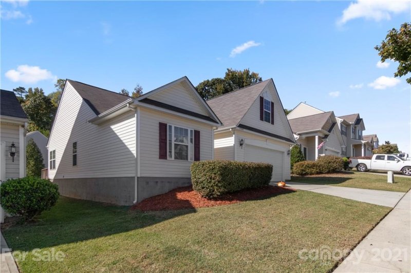 Property image 2 at 11348 Breezehill Lane, Charlotte, NC 28262