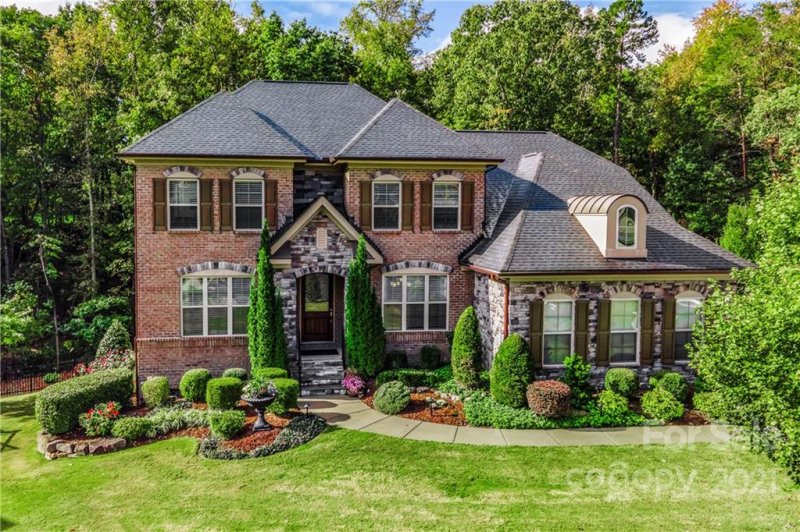 738 Chaucer Circle