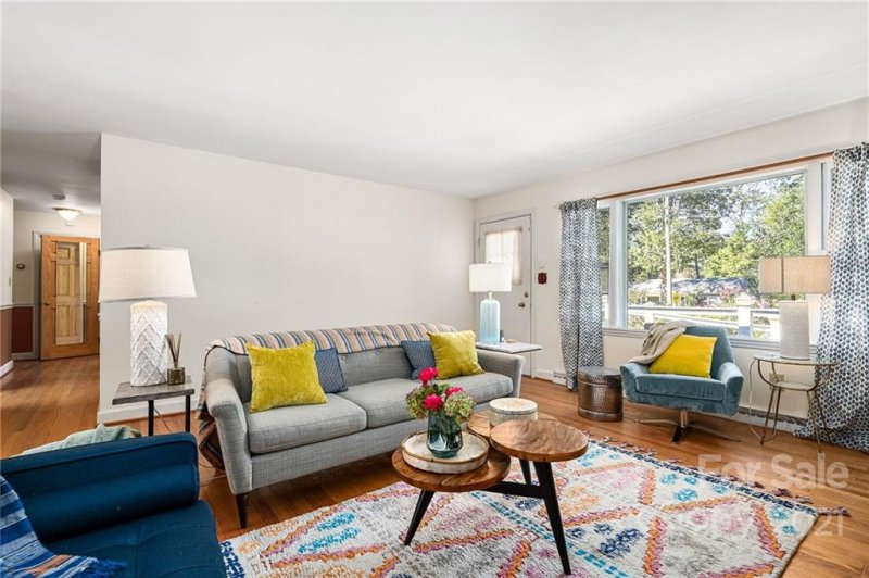 Property image 2 at 2 Oak Ridge Road, Asheville, NC 28805