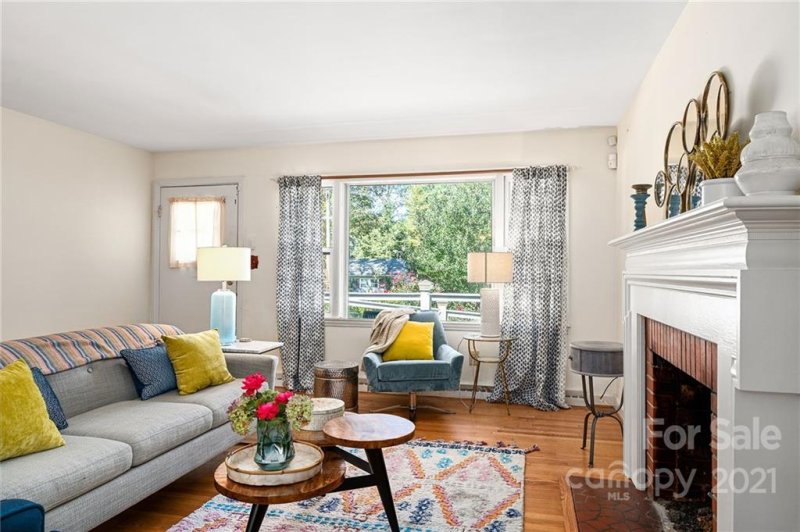 Property image 3 at 2 Oak Ridge Road, Asheville, NC 28805