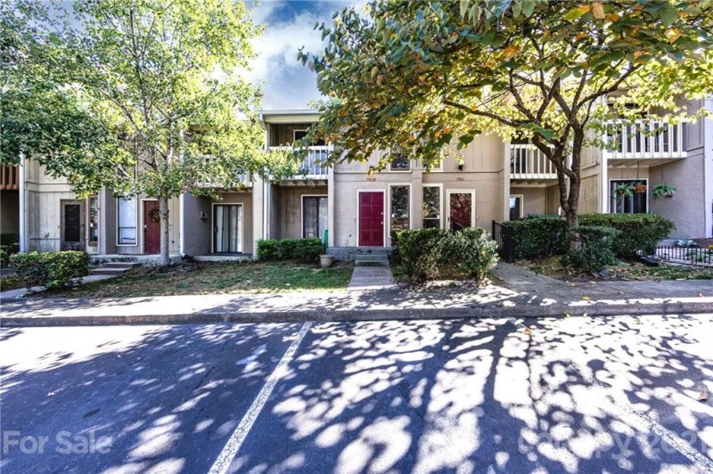 Property image 3 at 7909 Charter Oak Lane, Charlotte, NC 28226