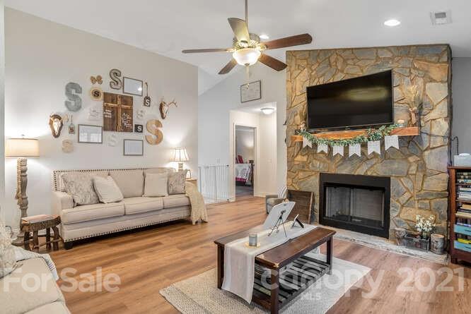 Property image 4 at 307 Fountain Trace Drive, Hendersonville, NC 28739