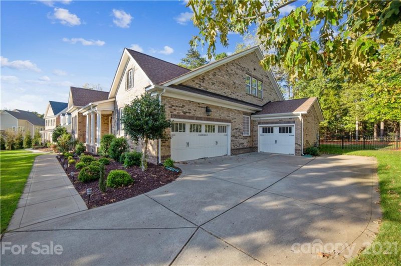 Property image 4 at 421 Monteray Oaks Circle, Fort Mill, SC 29715