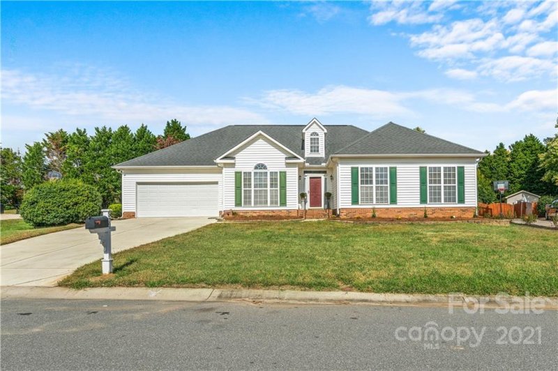 Property image 2 at 577 Surry Trace Circle, Concord, NC 28027