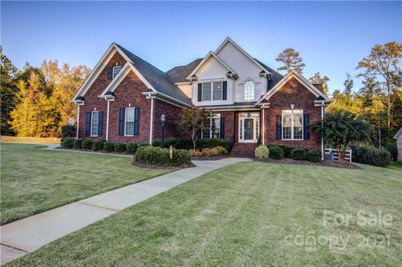 305 Spurs Court
