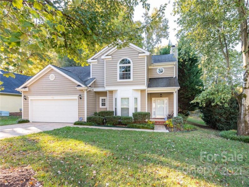 706 Oakbluff Circle