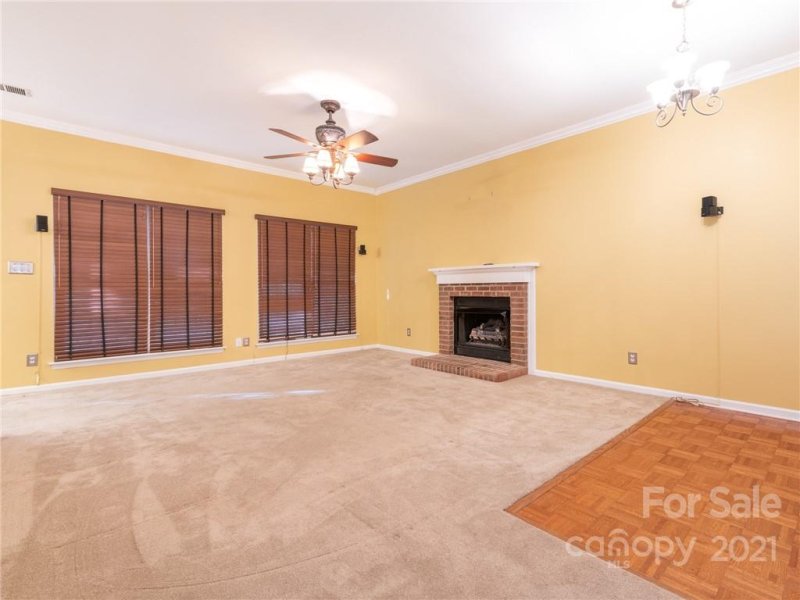 Property image 3 at 706 Oakbluff Circle, Charlotte, NC 28216