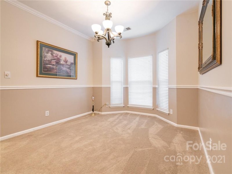 Property image 4 at 706 Oakbluff Circle, Charlotte, NC 28216