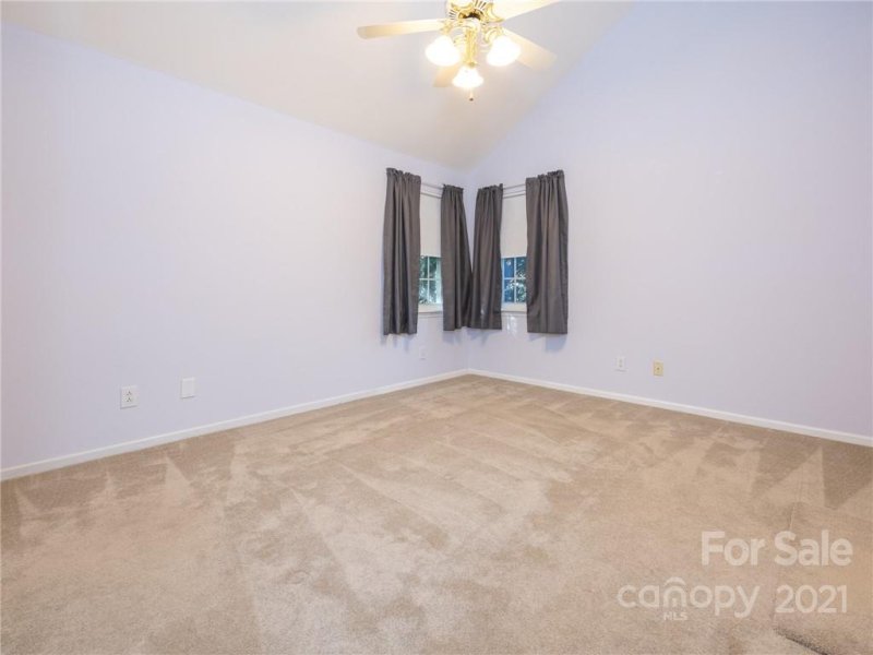 Property image 5 at 706 Oakbluff Circle, Charlotte, NC 28216