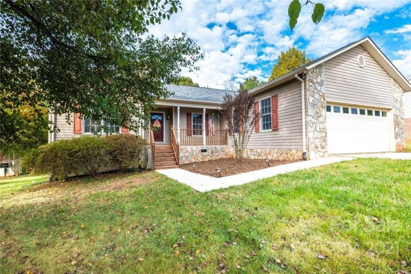 Property image 2 at 1520 Farmington Hills Drive, Conover, NC 28613