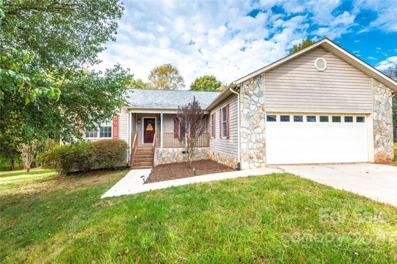 Property image 3 at 1520 Farmington Hills Drive, Conover, NC 28613