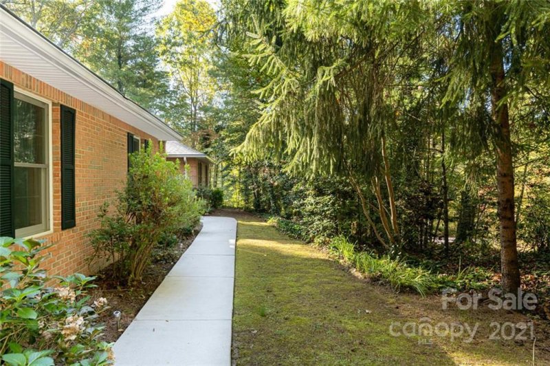 Property image 2 at 221 Sean Way, Hendersonville, NC 28792