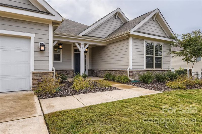 Property image 4 at 812 Oak Manor Drive, Concord, NC 28025