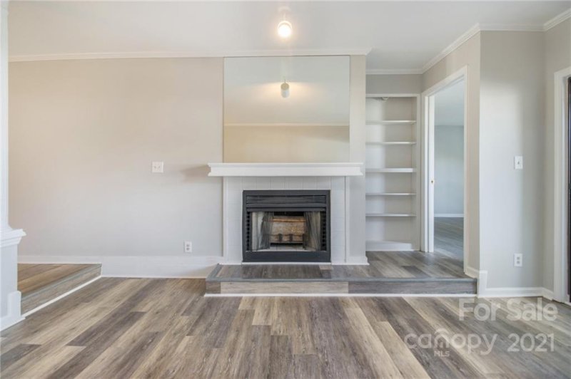 Property image 5 at 2719 Selwyn Avenue, Charlotte, NC 28209