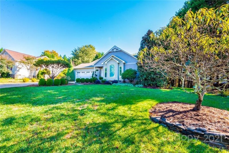 Property image 2 at 1512 Running Deer Drive, Conover, NC 28613