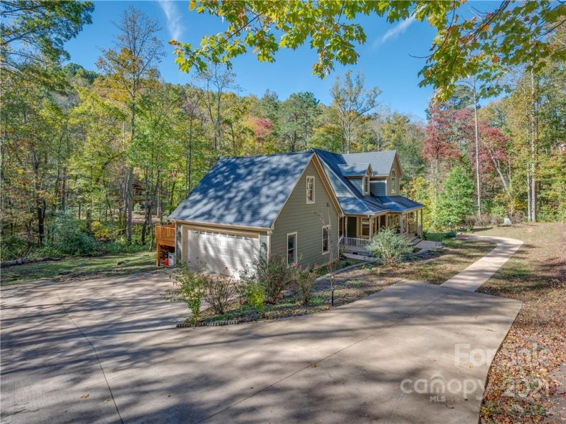 Property image 2 at 526 Rixhaven Drive, Saluda, NC 28773