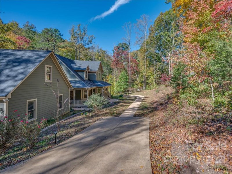 Property image 3 at 526 Rixhaven Drive, Saluda, NC 28773