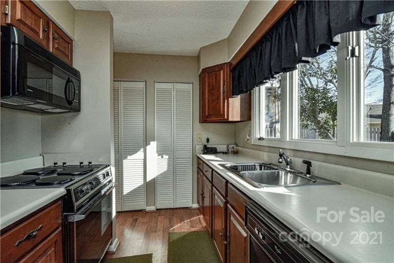 Property image 4 at 3 Lynx Drive, Black Mountain, NC 28711