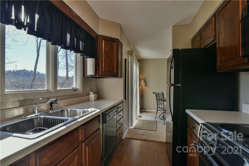 Property image 5 at 3 Lynx Drive, Black Mountain, NC 28711