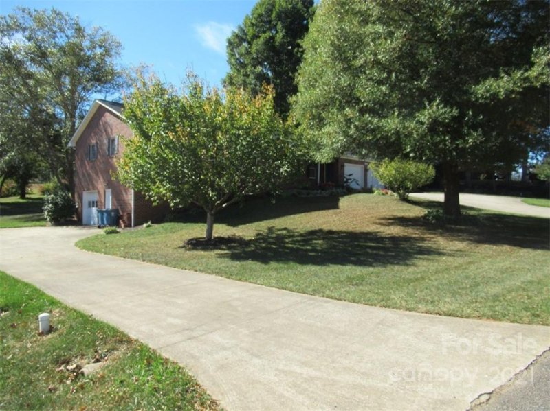 Property image 3 at 222 Brentwood Drive, Maiden, NC 28650