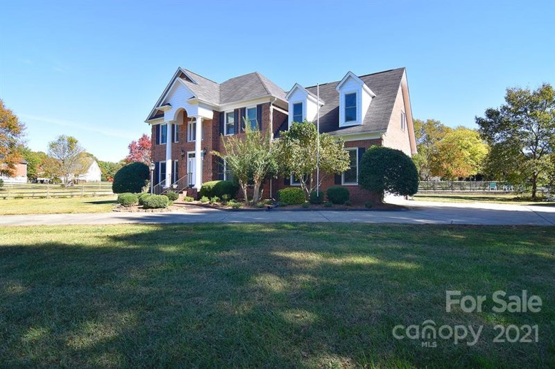Property image 3 at 1059 Heather Glen Drive, Matthews, NC 28104