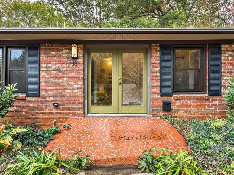 Property image 3 at 18 Beechwood Road, Asheville, NC 28805