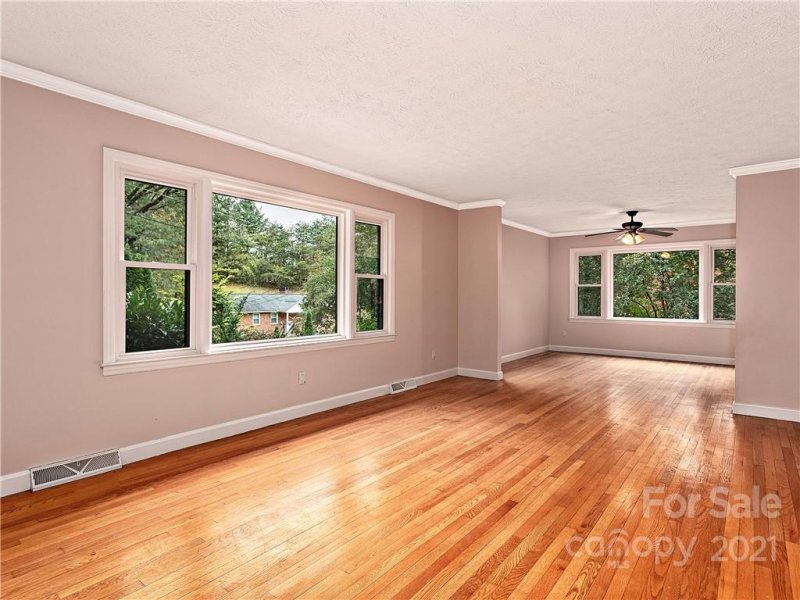 Property image 4 at 18 Beechwood Road, Asheville, NC 28805