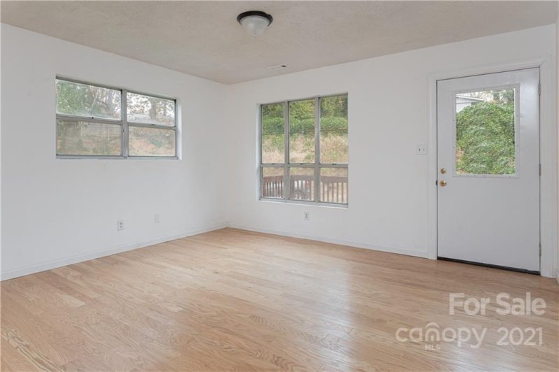 Property image 4 at 19 Violet Hill Circle, Asheville, NC 28805