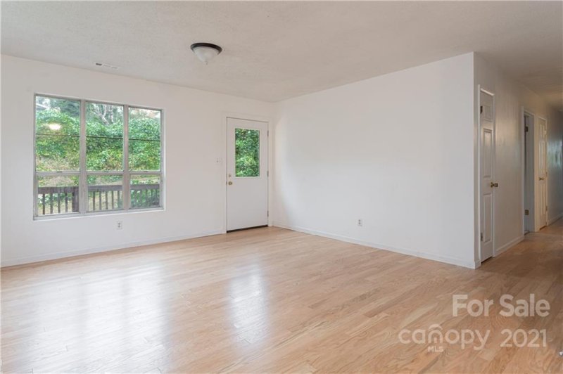 Property image 5 at 19 Violet Hill Circle, Asheville, NC 28805