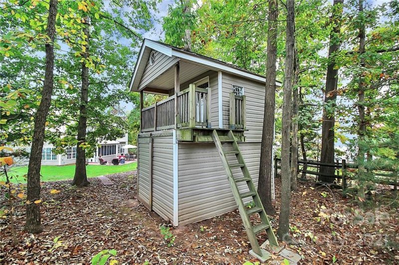 Property image 4 at 7977 Worth Way, Denver, NC 28037