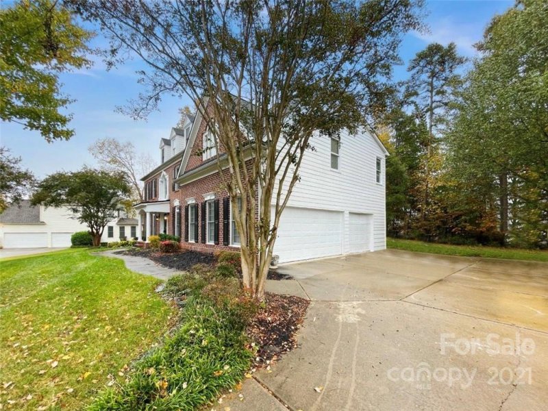 Property image 2 at 2303 Treymore Lane, Charlotte, NC 28262