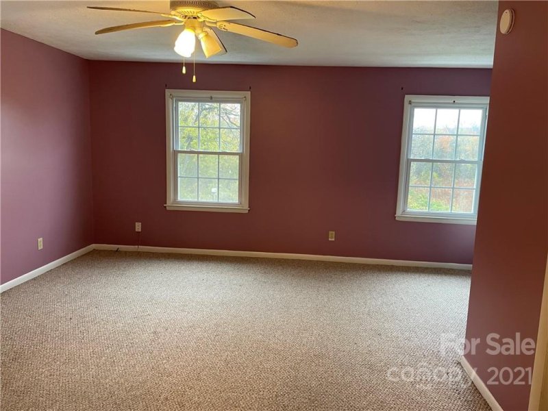 Property image 3 at 135 Powell Street, Hendersonville, NC 28792