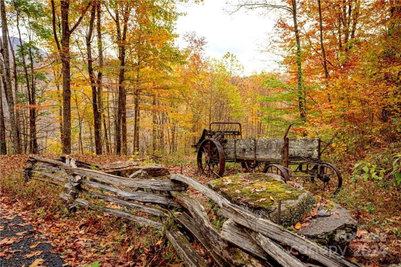 Property image 4 of 18 Sleeping Bear Ridge in Katua Falls, Maggie Valley, NC 28751