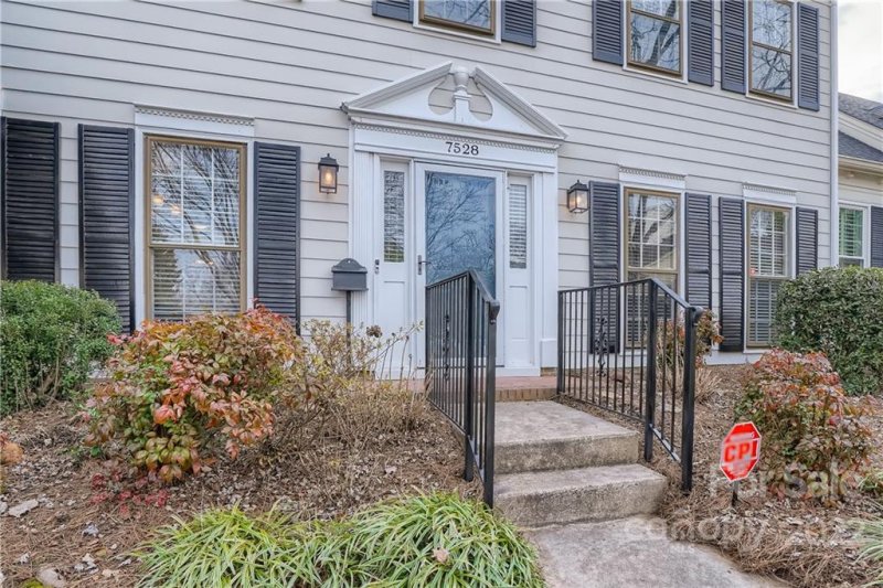 Property image 3 at 7528 Red Oak Lane, Charlotte, NC 28226