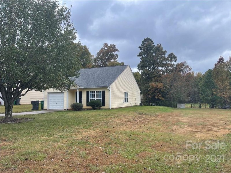 Property image 3 at 3829 Far West Drive, Charlotte, NC 28269