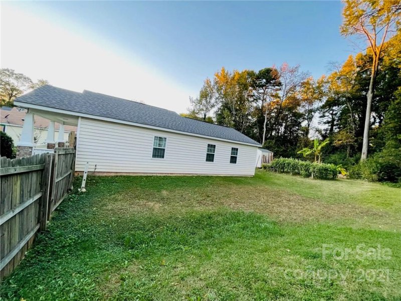 Property image 3 at 2604 Hemphill Street, Charlotte, NC 28208