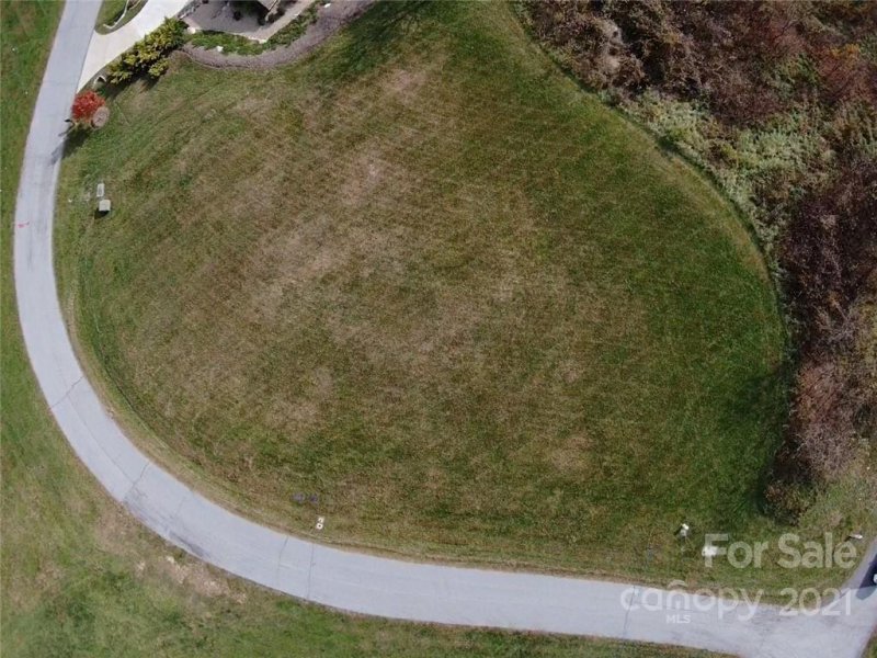 Property image 3 at 75 Legend Court, Hendersonville, NC 28792