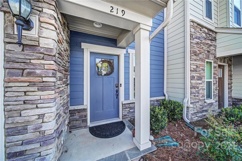 Property image 2 at 219 Scenic View Lane, Matthews, NC 28104