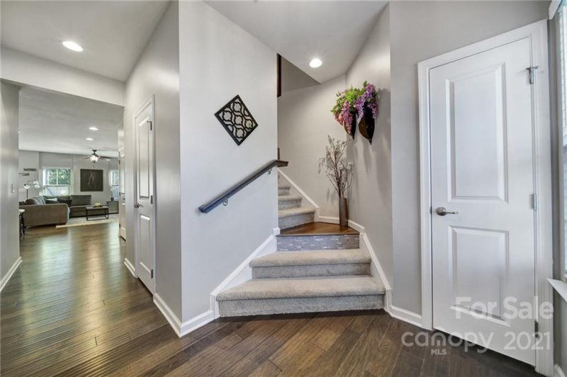 Property image 3 at 219 Scenic View Lane, Matthews, NC 28104