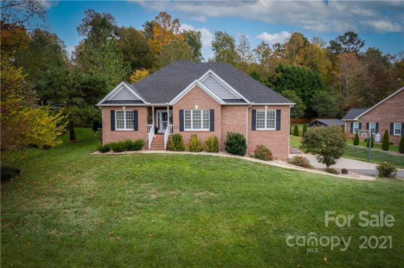 Property image 2 at 1463 Brookstone Drive, Hickory, NC 28602
